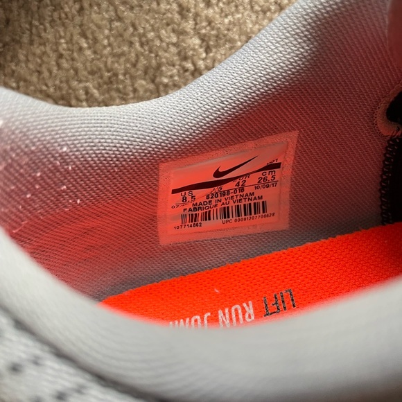 Nike Men’s Air Max Typha Size 8.5 Grey Training Shoe LIKE NEW. WORN 1 TIME - Picture 3 of 5